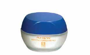 1992: Avon es la primera empresa en llevar tecnología antienvejecimiento (AHA) al mercado masivo